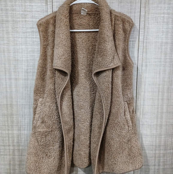 Jackets & Blazers - Collar Sherpa Vest